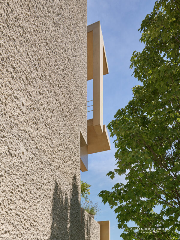 Brenner Research House PR39. Außenfassade mittelgrob gespitzt. Betonbearbeitung von Thomas Miedl.